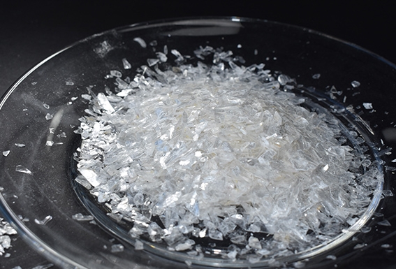 Synthetic mica fragments